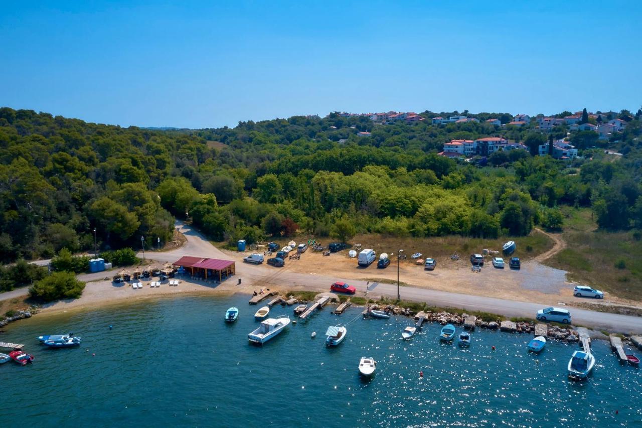 Apartments Davorka Баньоле Екстериор снимка